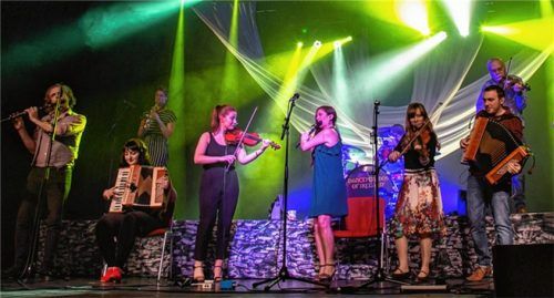 Musikalisches Feuerwerk zum Schluss: Alle Musiker des Irish Folk Festival 2018 performen nochmals gemeinsam.Fotos alx