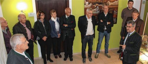 Nach vier Jahren wurde nun die Ausstellung zum Ersten Weltkrieg im Foyer des Flintsbacher Rathauses beendet. Die Ansprachen hielten Manfred Benkel, Vorsitzender des Freundeskreises Pfarrmuseum (links) und Bürgermeister Stefan Lederwascher (rechts). Fotos steffenhagen