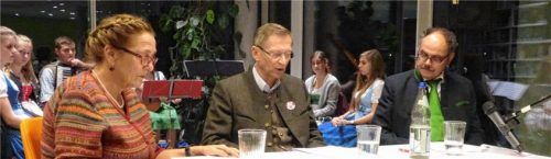 Regina Fanderl, Rupert Wörndl und Thomas Fischer (von links) schilderten mit Auszügen aus Tagebüchern und Presseberichten eindrucksvoll die damaligen Ereignisse