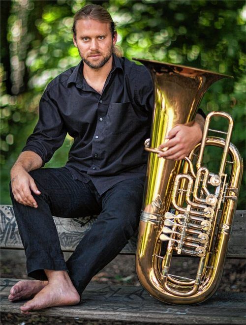 Seine Tuba heißt Fanny: Bläser-Virtuose Andreas Martin Hofmeir.Foto re