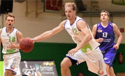 Simon Bradaric und Johannes Wießnet (von links) empfangen heute mit den Fireballs Breitengrüßbach. Foto Fehrmann