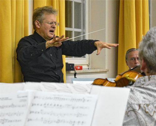 „Sobald ich den Taktstock in der Hand halte, hört alles auf mein Kommando“: Georg Haider, Dirigent des Symphonieorchesters Mühldorf.Foto ha