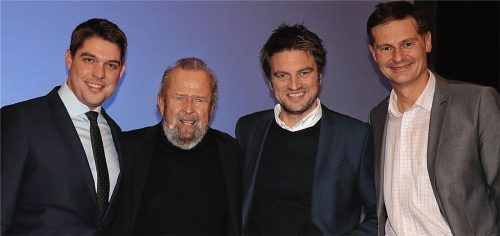 Über eine gute Entwicklung des Tourismus im Chiemgau freuten sich (von links): der Vorsitzende des Chiemgau Tourismus Verbandes (CTV), Landrat Siegfried Walch, Hirnforscher Beat Krippendorf, Moderator Nicolas Foltin und CTV-Geschäftsführer Stephan Semmelmayr. Foto  Wz