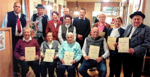 Viele treue Mitglieder hat der Rauchclub Pullach. Einige sind sogar seit 60 Jahren dabei.