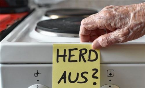 Was sind die ersten Anzeichen für eine Demenzerkrankung? Der Ratgeber gibt viele hilfreiche Informationen zu den Hintergründen, Risikofaktoren und Ursachen. Foto picture alliance/Jens Kalaene/dpa-Zentralbild/dpa