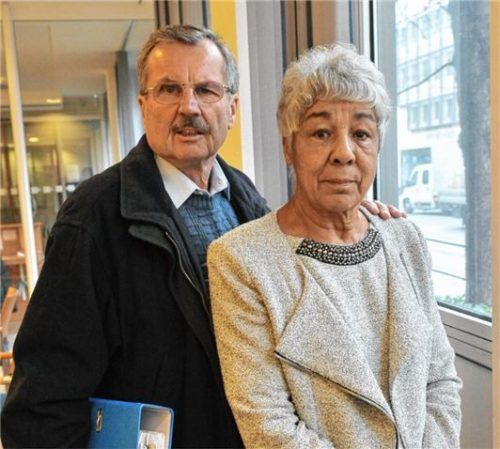 Wegen der Lichtimmission der Straßenlaternen vor ihrem Haus klagen Robert und Elvira R. gegen die Gemeinde Feldkirchen-Westerham. Foto  Jantz