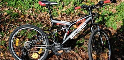 Wer kann Angaben zu diesem Jugend-Fahrrad machen? Der gesuchte Einbrecher könnte es zurückgelassen haben. Ebenso wenig schließt die Polizei aber aus, dass das Fahrrad mit dem Einbruch nichts zu tun hat.Foto  Polizei