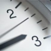 Wer will an der Uhr drehen?