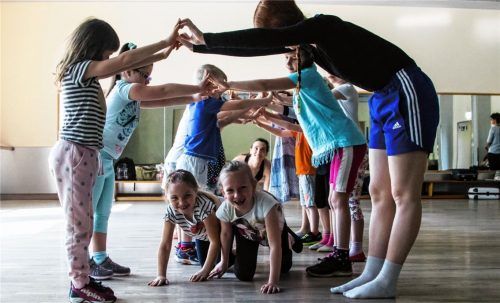 577 Schüler, Frauen und Männer nutzten in 25 Workshops die Chance, einmal von einer Profitänzerin oder einem Profitänzer unterrichtet zu werden.Foto  re
