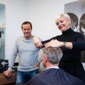 Gratis-Haarschnitt für Tafelgänger