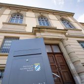489 Anträge auf Hebammenbonus