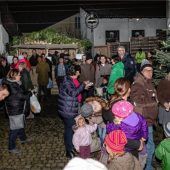 Garser Adventszauber zog viele Gäste an – auch den Nikolaus