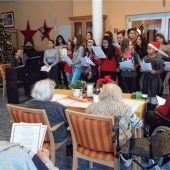 Chor der Franz-Liszt-Mittelschule singt im Seniorenheim
