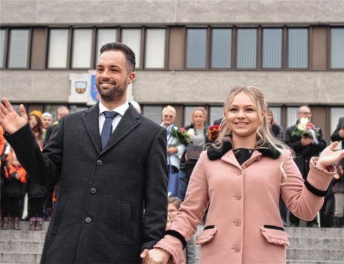 Bei der Proklamation am 11. 11. wurden sie vorgestellt: das neue Waldkraiburger Prinzenpaar Chantal I. und Termet I., die auch privat verbandelt sind.Foto  kla