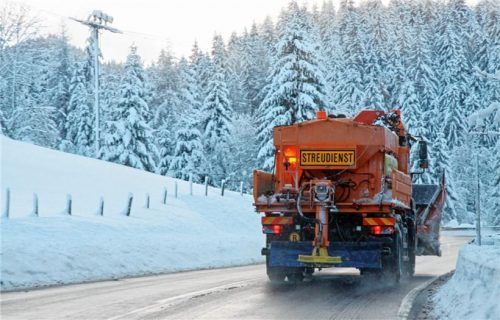 Bei Minusgraden und Niederschlag müssen die Winterdienste schnell reagieren. Foto djd/Verband der Kali- und Salzindustrie e.V./pe-foto - stock.adobe.com