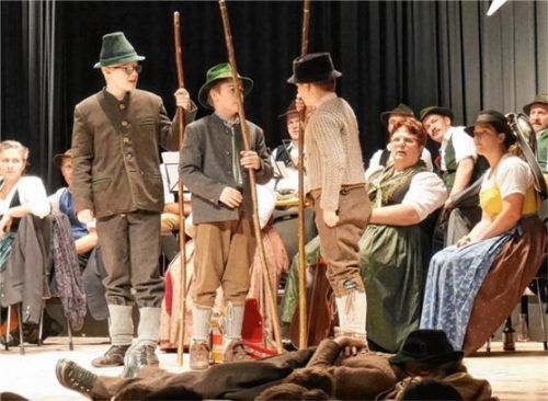 Berührendes Spiel: Die Hirtenkinder Sepp, Bene und Josef (von links). Foto Kirchner