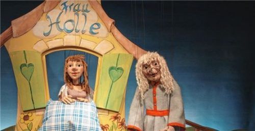 Das Klick Klack Theater spielt das Märchenstück „Frau Holle“ im Haus der Kultur. Foto  KLick Klack