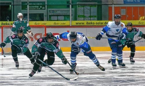 Das Starbulls-Jugend-Team will gegen Ingolstadt und Bad Tölz wichtige Punkte im Kampf um die direkte Qualifikation für die Endrunde einfahren. Foto krumpe