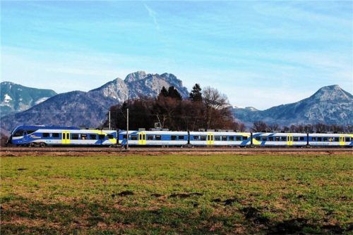Die Bestandsstrecke im Inntal, aufgenommen bei Brannenburg. Bis eine zweite Schienenverbindung von Wörgl über Rosenheim nach Grafing verläuft, vergehen nach den aktuellen Planungen wohl noch 20 Jahre.Foto aez