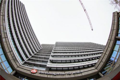 Die Bundesagentur für Arbeit zeigt sich zum Jahresende zuversichtlich hinsichtlich der Lage am Arbeitsmarkt. Allerdings ist auch in vielen Branchen verstärkt ein Fachkräftemangel spürbar. Foto  picture alliance/Daniel Karmann/dpa