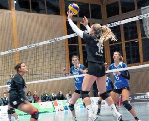 Die Kleeblätterinnen um Sandra Bachleitner (rechts), konnten die gute Leistung aus dem Hinspiel gegen den DJK Augsburg-Hochzoll nicht bestätigen.