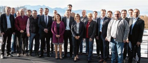 Die Teilnehmer der ersten Veranstaltung zu mehr Energieeffizienz im eigenen Unternehmen bei Schattdecor in Thansau. Foto re