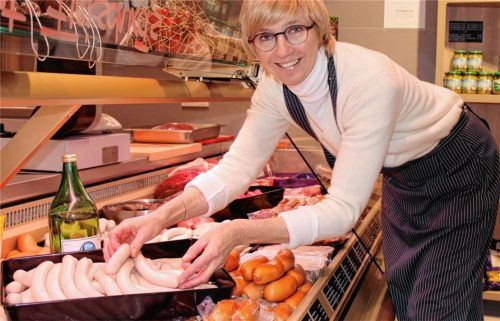 Ein altes Rezept aus dem Sudetenland: Josef und Maria Selinger haben die Kalbsbratwurst mit dem gewissen Etwas aus der Heimat mitgebracht, als sie in den 1950er-Jahren eine Metzgerei in Waldkraiburg eröffneten. Angelika Selinger und ihr Mann Wolfgang führen den Betrieb bereits in dritter Generation.