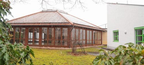 Das ehemalige SGF-Gebäude wird zur städtischen Kindertagesstätte umgebaut. Die Kosten werden auf 2,3 Millionen Euro geschätzt. Wenn die Arbeiten nach Plan laufen, soll der Betrieb im September beginnen.