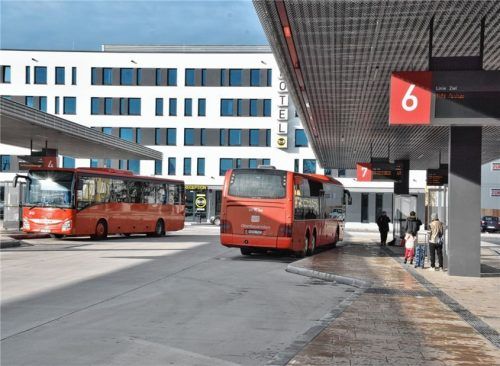 Ein wichtiger Verkehrsknotenpunkt: der neue Busbahnhof in Rosenheim.Foto Schlecker
