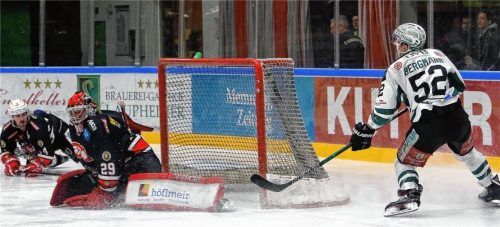 Endstation Joey Vollmer: Memmingens Keeper bot gestern Abend wie sein Gegenüber Lukas Steinhauer eine Klasse-Leistung. Foto  Schraut