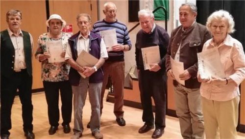 Erster Vorsitzender Kurt Möser, Kassiererin Gerti Herzog und die „goldenen“ Jubilare (von links).