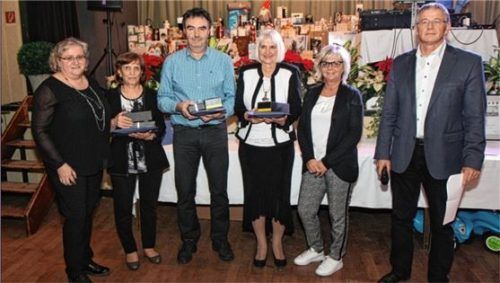 Freudige Stimmung: Manuela Arlt (Betriebsrat), Ruza Gal, Steffen Biedermann, Hana Janoutova, Sabine Seering (Personalleiterin) und Joachim Mayer (Geschäftsführer).Foto hpf
