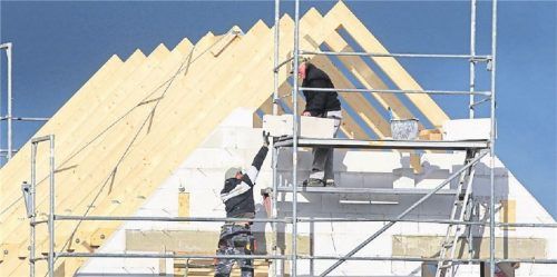 Hauptsache, es wird ordentlich gearbeitet: Am Bau wächst der Frust, der Druck steigt.

Fotos dpa