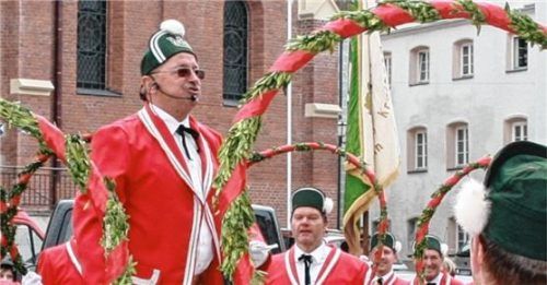 Herbert Ganglfinger:  Als Schäfflermeister war der Verstorbene in seinem Element, vielen Wegbegleitern wird er so in Erinnerung bleiben.Foto  rgr