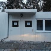 Hinweise auf Dusch- und Toilettencontainer