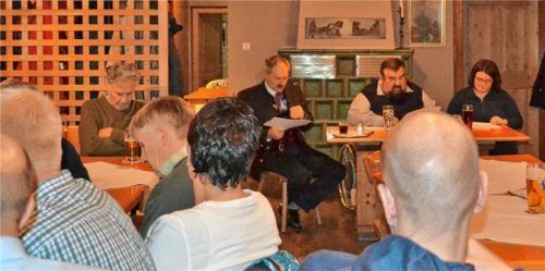 Informierten über das Geschehen in der Gemeinde Prutting im abgelaufenen Jahr: Geschäftsleiter Georg Plankl, Bürgermeister Hans Loy und Bauamtsleiterin Daniela Klinginger (von links).Foto Niessen