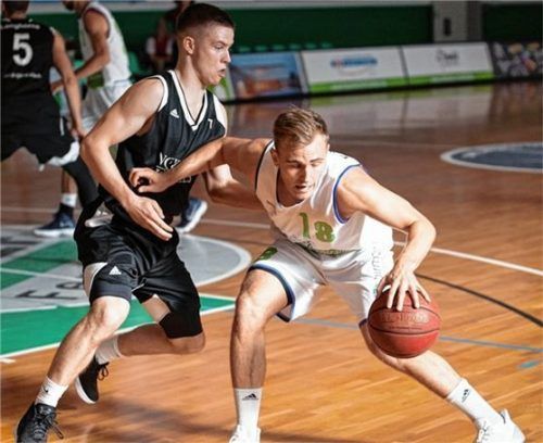 Kapitän Simon Bradaric (rechts) und die Fireballs haben heute ein richtungsweisendes Heimspiel.Foto Batchfield