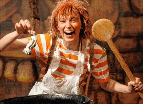 Lustig geht es zu im Mathe-Musical „Der kleine Zahlenteufel“, das am 13. Dezember in Taufkirchen in der Turnhalle gastiert. Foto re
