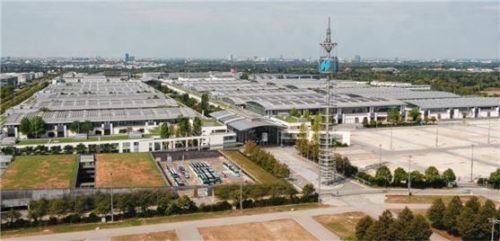 Messegelände Riem in München: Elektro Kreutzpointner aus Burghausen stattete die beiden neuesten Messehallen elektrotechnisch aus.