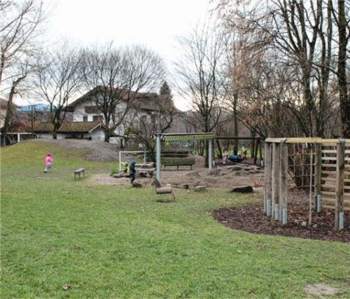 Noch mehr Platz zum Spielen: Südlich des bestehenden Kindergartens „Spatzennest“ soll die neue Kita entstehen. Foto Heinz