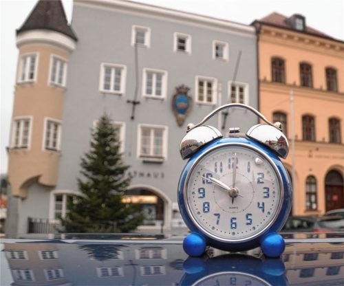 Schlag zehn werden die Sitzungen in Kraiburg nun doch nicht zu Ende sein. Die UWG hat ihren Antrag zur Begrenzung der Sitzungsdauer wieder zurückgezogen – nach einer längeren und leidenschaftlichen Diskussion. Foto  hg