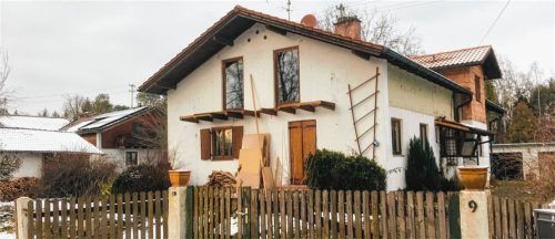 Sind separate Wohneinheiten bei Sanierung und Aufstockung im Dachgeschoss geplant? Mit dieser Frage befasste sich der Kolbermoorer Bauausschuss in jüngster Sitzung.Foto ge