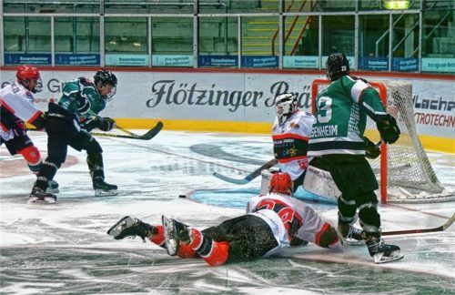 Starbulls-Jugend unterliegt aufgrund mangelnder Chancenverwertung gegen Regensburg. Foto krumpe