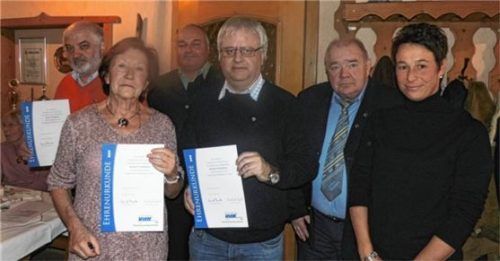 Treue Mitglieder wurden beim VdK geehrt. Unser Bild zeigt (von links) Josef Viehbeck, Margot Lehmann und Markus Pongratz mit 2. Vorsitzenden Leonhard Moosmeier, 2. Kreisvorsitzender Gerzerbeck und Vorsitzende Tanja Fischl-JondaFoto fim