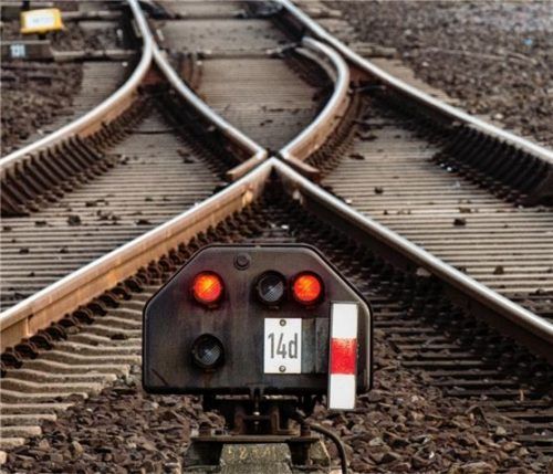 War die Privatisierung der Bahn ein Fehler? Bei Streiks stehen die Signale jetzt auf Rot. Foto dpa