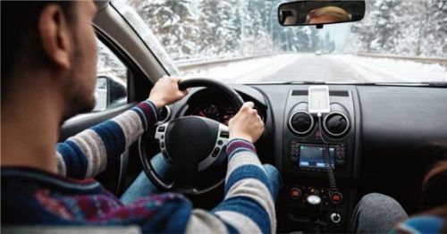 Wer ein ganzes Jahr begleitet fährt, durchläuft alle Jahreszeiten und sammelt jede Menge Fahrerfahrungen bei unterschiedlichen Witterungsbedingungen. Foto  djd/djd/shutterstock/DeanDrobot/BF17-Kampagne