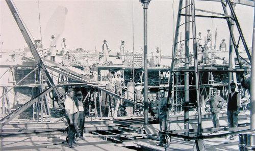 „100 Jahre Revolution in Bayern und Rätezeit in Kolbermoor“ ist einer der drei Schwerpunkte an der VHS – zu Beginn des 20. Jahrhunderts wurde das Spinnereigebäude erweitert. Foto Archiv Stadt Kolbermoor