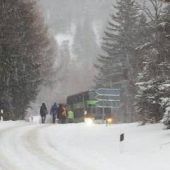 Busfahrer setzt Fahrgäste aus