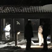 Mann verletzt drei Frauen mit Messer und tötet sich selbst