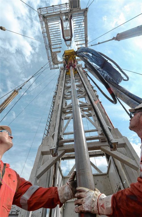 Ab in die Erde: Diese Bohrvorrichtung dient zur Bohrung nach Erdöl. In Riedering soll es auf Wunsch der Bahn Probebohrungen in Hinblick auf den Brenner-Nordzulauf geben. Foto dpa